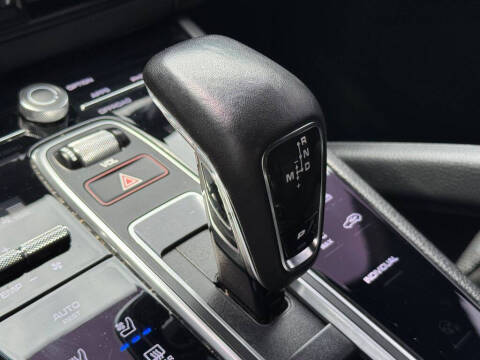2023 Porsche Cayenne Platinum Edition
