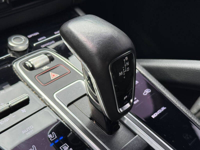 2023 Porsche Cayenne Platinum Edition