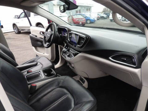 2017 Chrysler Pacifica Touring-L Plus