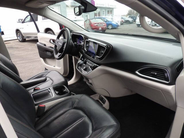 2017 Chrysler Pacifica Touring-L Plus