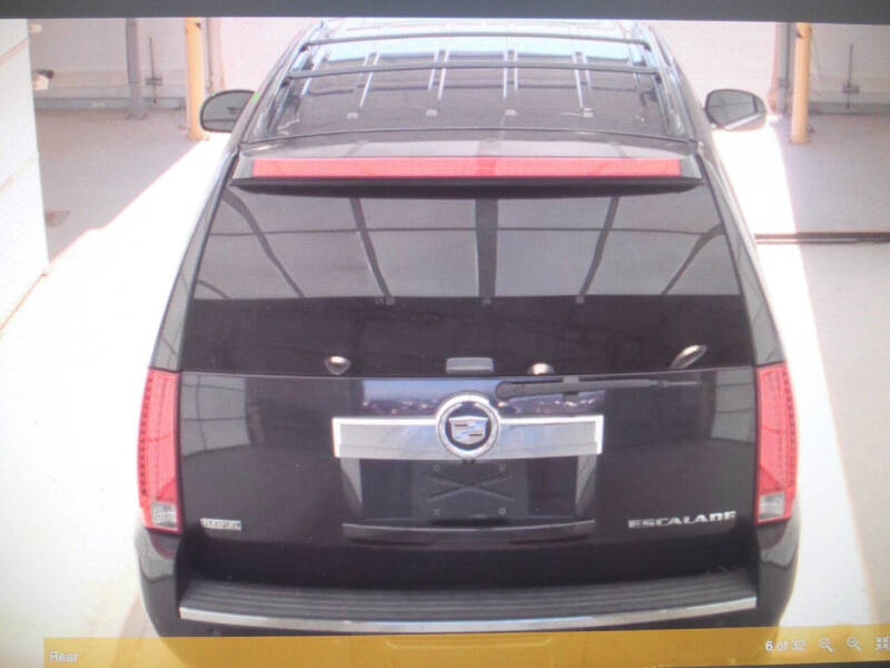 2011 Cadillac Escalade Luxury