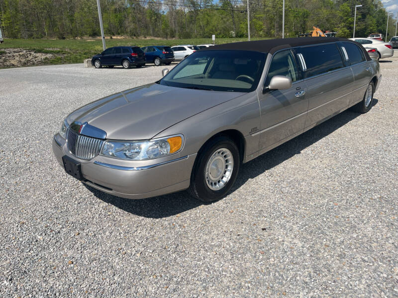 2001 Lincoln Town Car for sale at Discount Auto Sales in Liberty KY