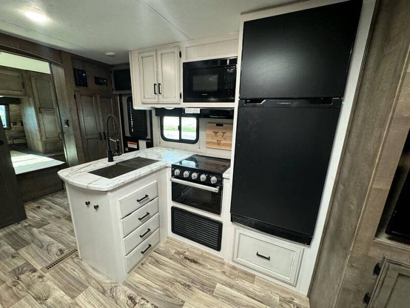 2021 Venture RV Sport Trek