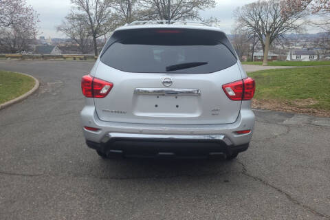 2017 Nissan Pathfinder SV