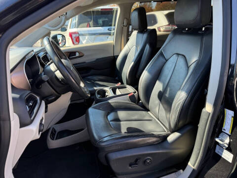 2017 Chrysler Pacifica Touring-L