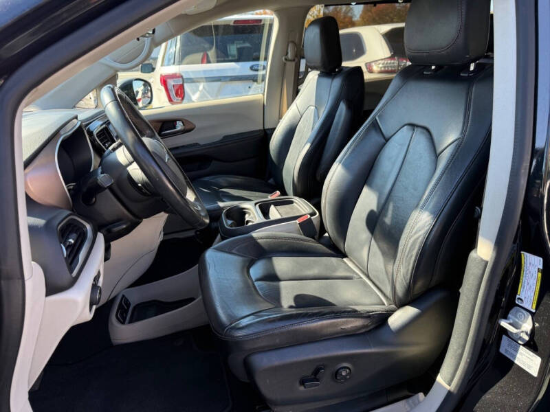 2017 Chrysler Pacifica Touring-L