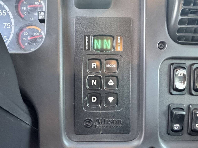2017 Freightliner M2 106