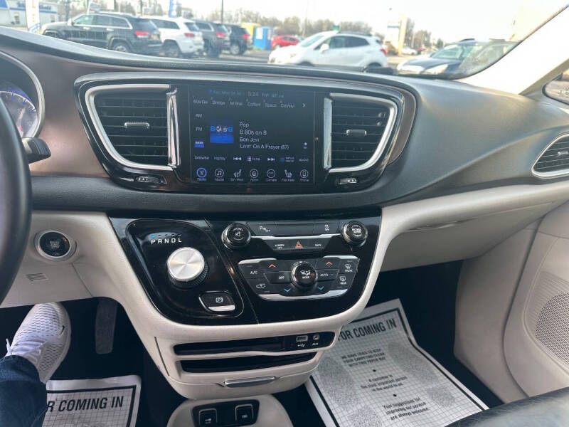 2017 Chrysler Pacifica Touring-L