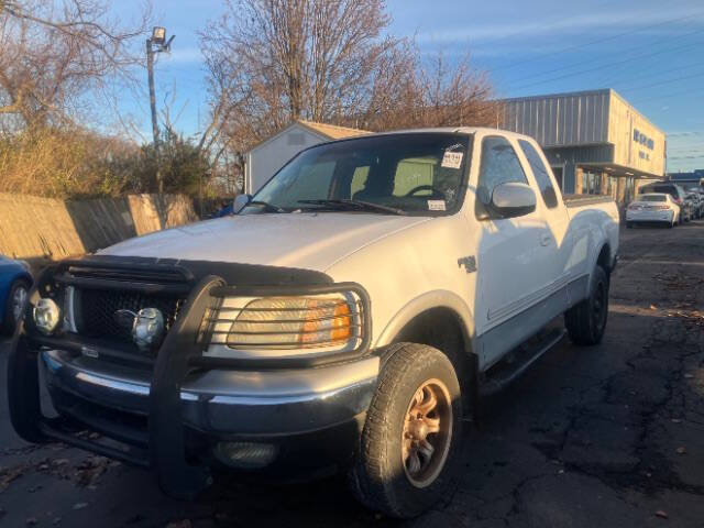 2002 Ford F-150 Lariat's photo