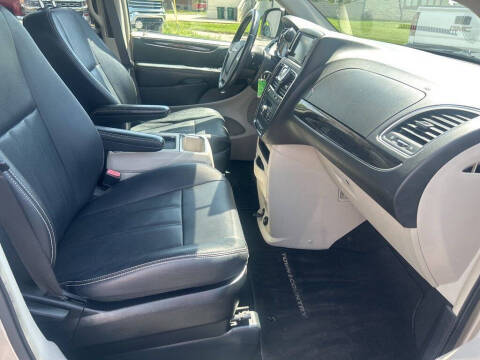 2016 Chrysler Town and Country Touring