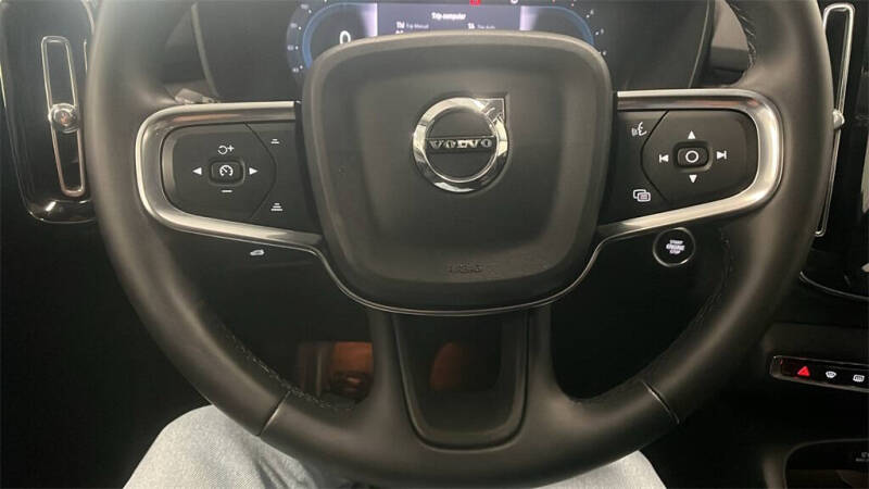2025 Volvo XC40 B5 Core Bright Theme