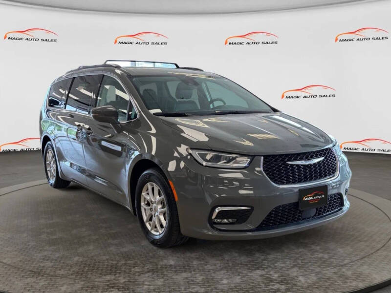2022 Chrysler Pacifica Touring L