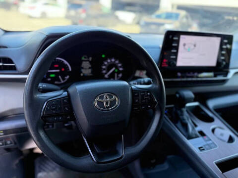 2022 Toyota Sienna LE 8-Passenger