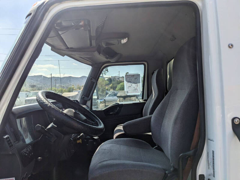 2020 International 26 Ft Reefer Box Truck