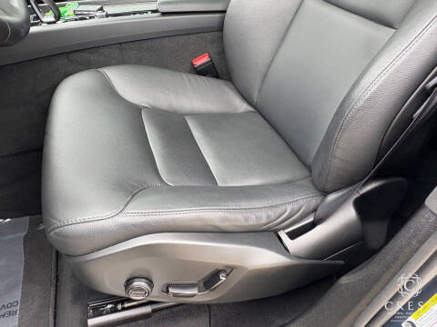 2025 Volvo XC60 B5 Core Dark Theme