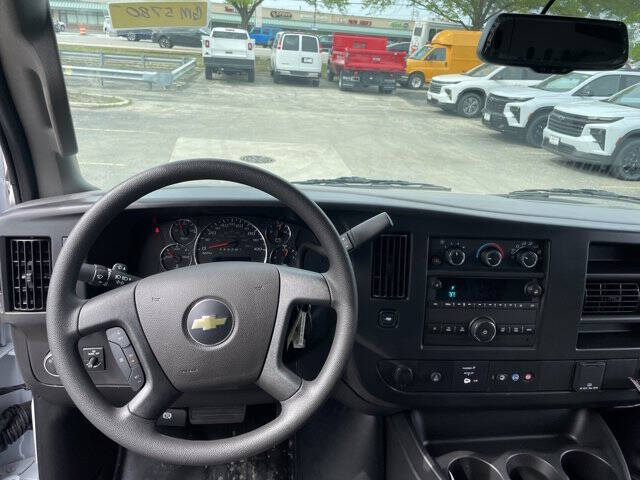 2025 Chevrolet Express 2500