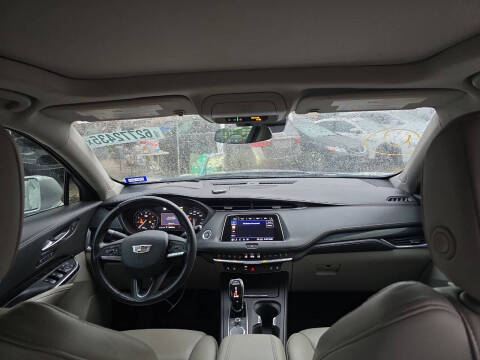 2020 Cadillac XT4 Premium Luxury