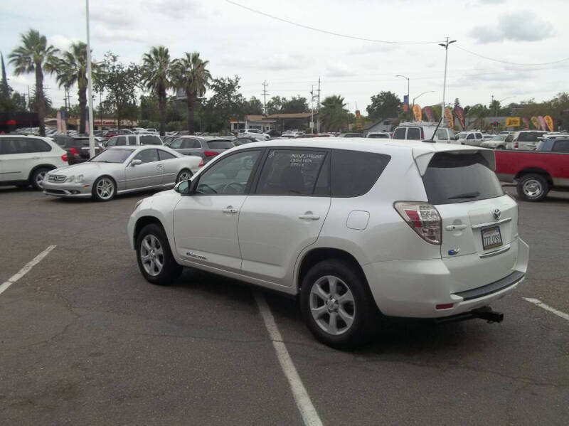 2013 Toyota RAV4 EV photo 13