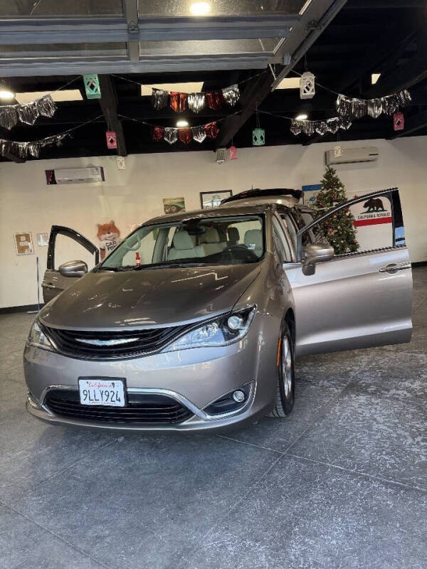 2018 Chrysler Pacifica Hybrid Touring Plus
