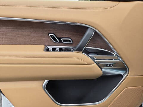 2025 Land Rover Range Rover P400 SE LWB