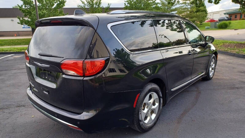 2017 Chrysler Pacifica Touring-L Plus