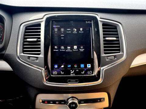 2016 Volvo XC90 T6 Momentum