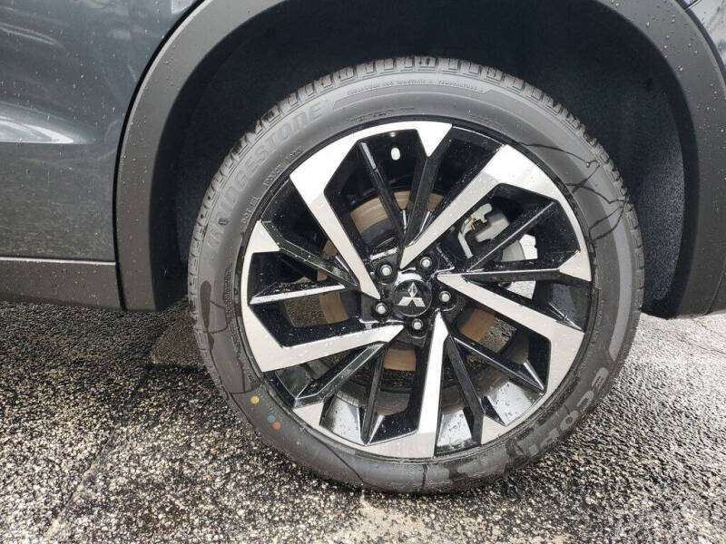 2025 Mitsubishi Outlander Plug-in Hybrid SE - Photo 9