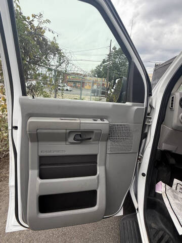 2013 Ford E-Series E-350 SD XLT