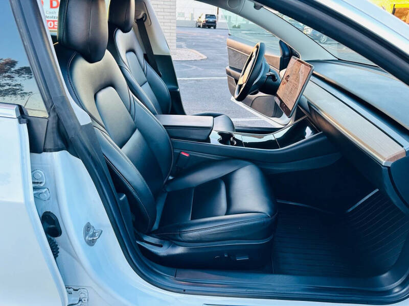 2019 Tesla Model 3 Base photo 27