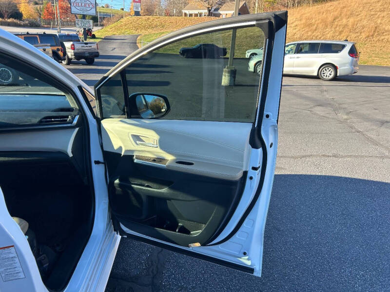 2022 Toyota Sienna XLE 8-Passenger