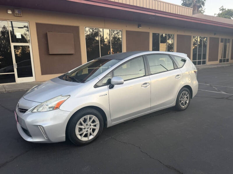 2014 Toyota Prius v Three