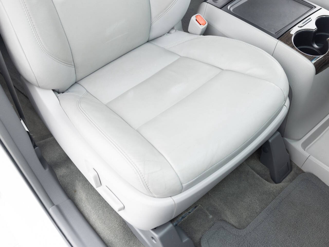 Used Car 2017 Toyota Sienna  Xle Premium 8 Passenger 4dr Mini Van For Sale Under $20,000 In Coal City, Illinois