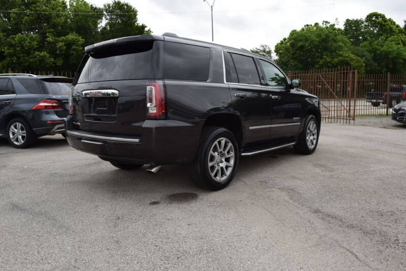 2016 GMC Yukon Denali photo 8