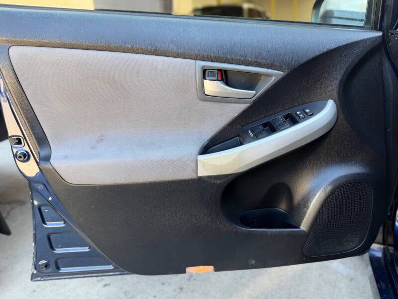 2013 Toyota Prius One - Photo 16