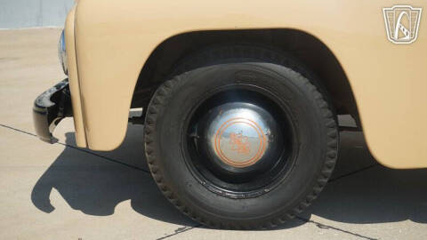 1951 International L 110