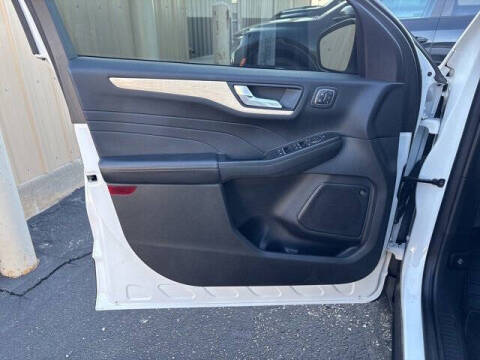 2022 Ford Escape Hybrid Titanium