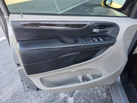 2016 Chrysler Town and Country Touring