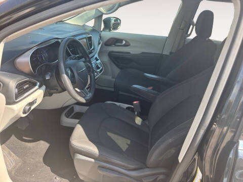 2021 Chrysler Voyager LX