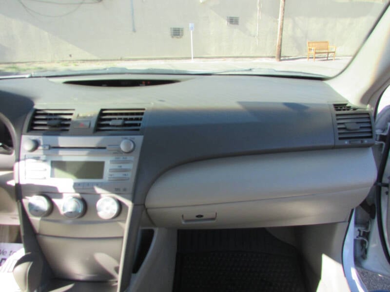 2007 Toyota Camry LE photo 35