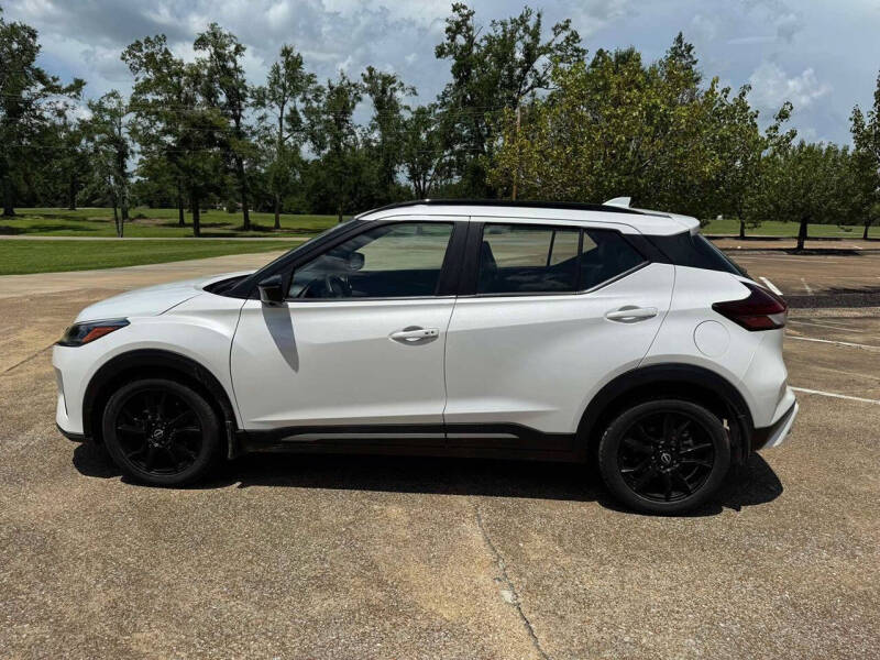 2023 Nissan Kicks SR