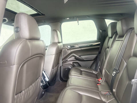 2017 Porsche Cayenne Platinum Edition