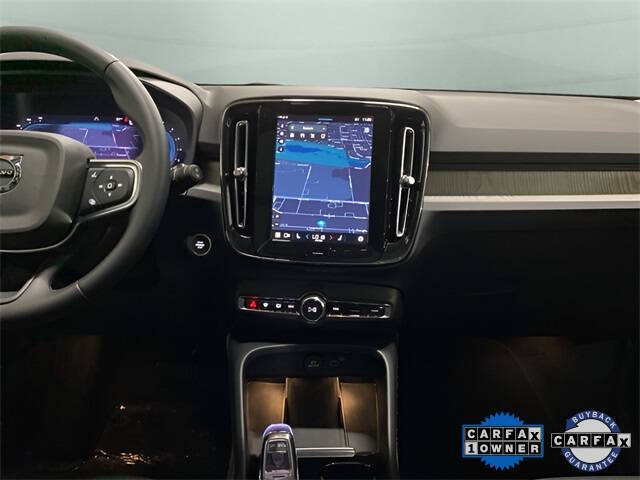 2025 Volvo XC40 B5 Plus Bright Theme