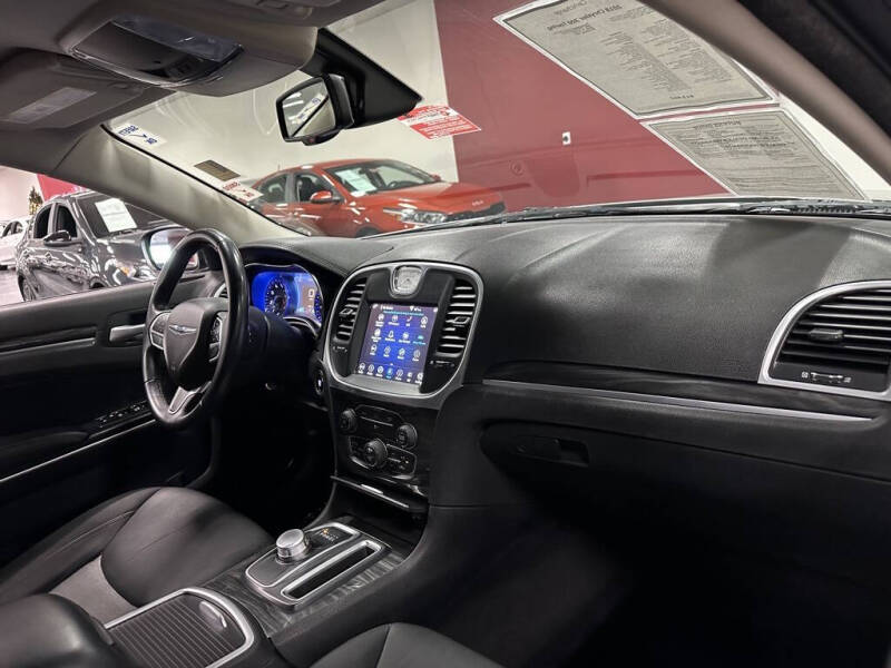 2018 Chrysler 300 Touring