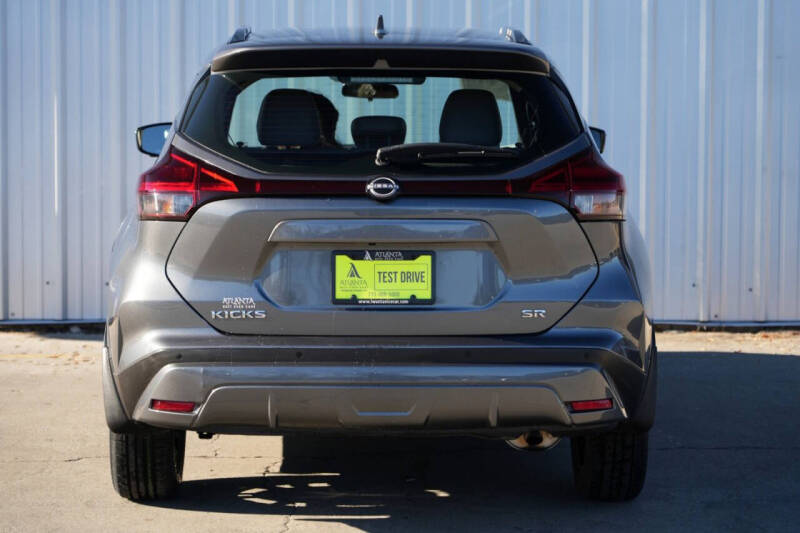 2023 Nissan Kicks SR