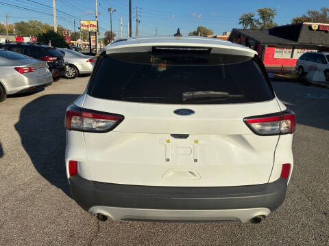 2020 Ford Escape SE