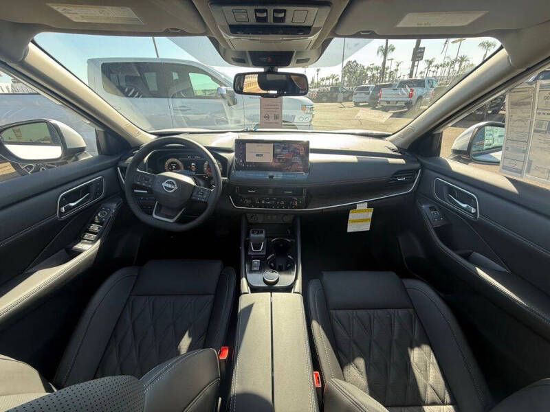 2025 Nissan Rogue Platinum