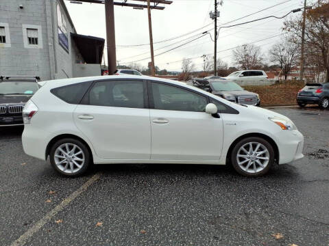 2013 Toyota Prius v Five
