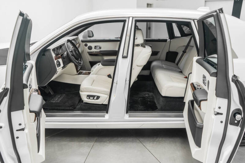 2023 Rolls-Royce Phantom