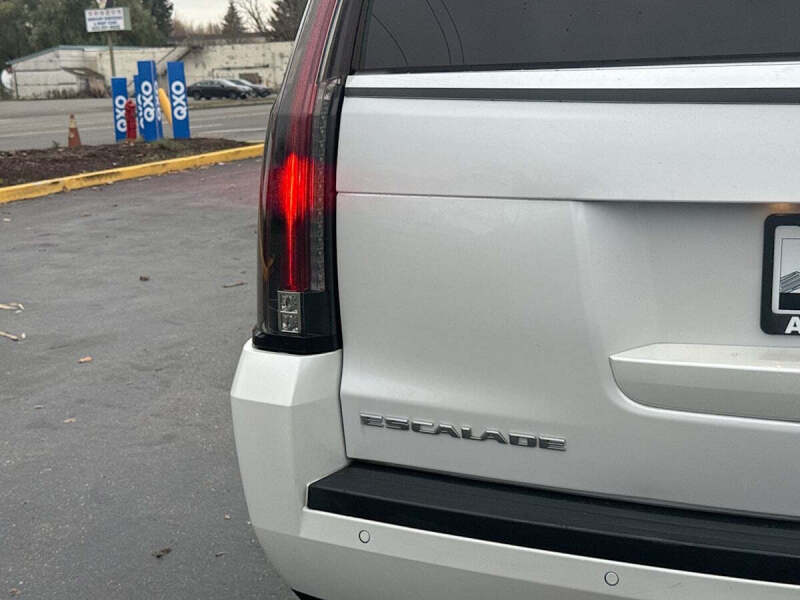 2020 Cadillac Escalade ESV Luxury