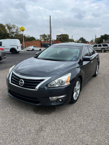 2013 Nissan Altima for sale at Gator's Auto Sales in Garland TX